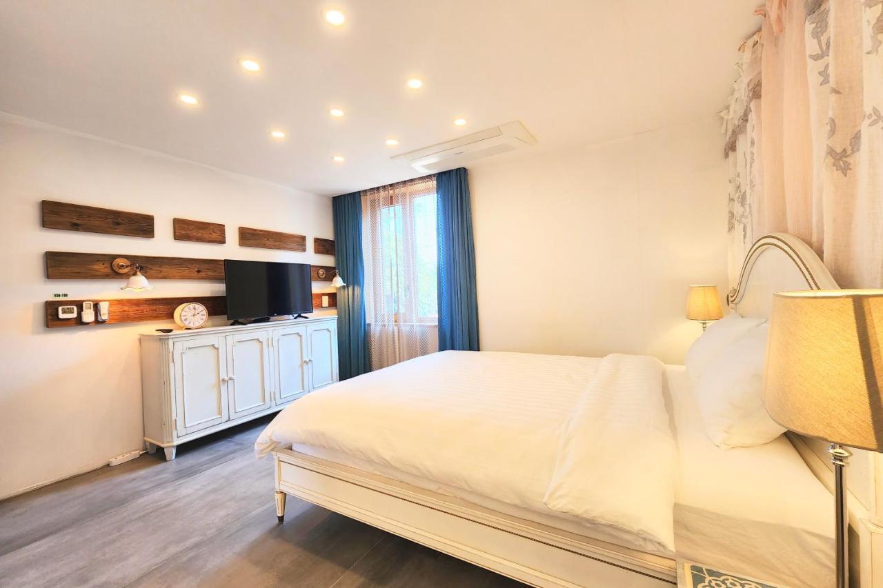 Palm Tree Villa Сеогвипо Екстериор снимка